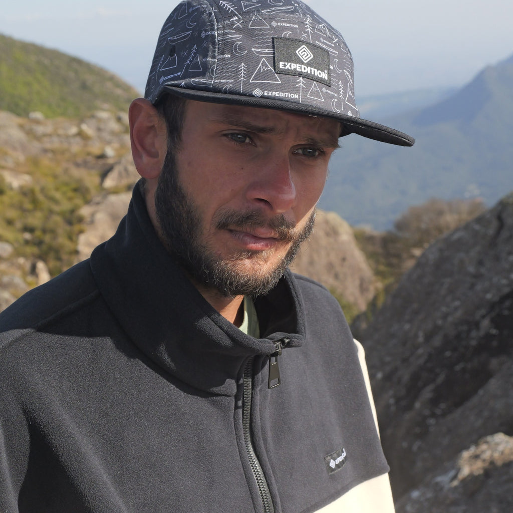 Fleece Térmica Unissex Mantiqueira Series — modelo masculino no cume