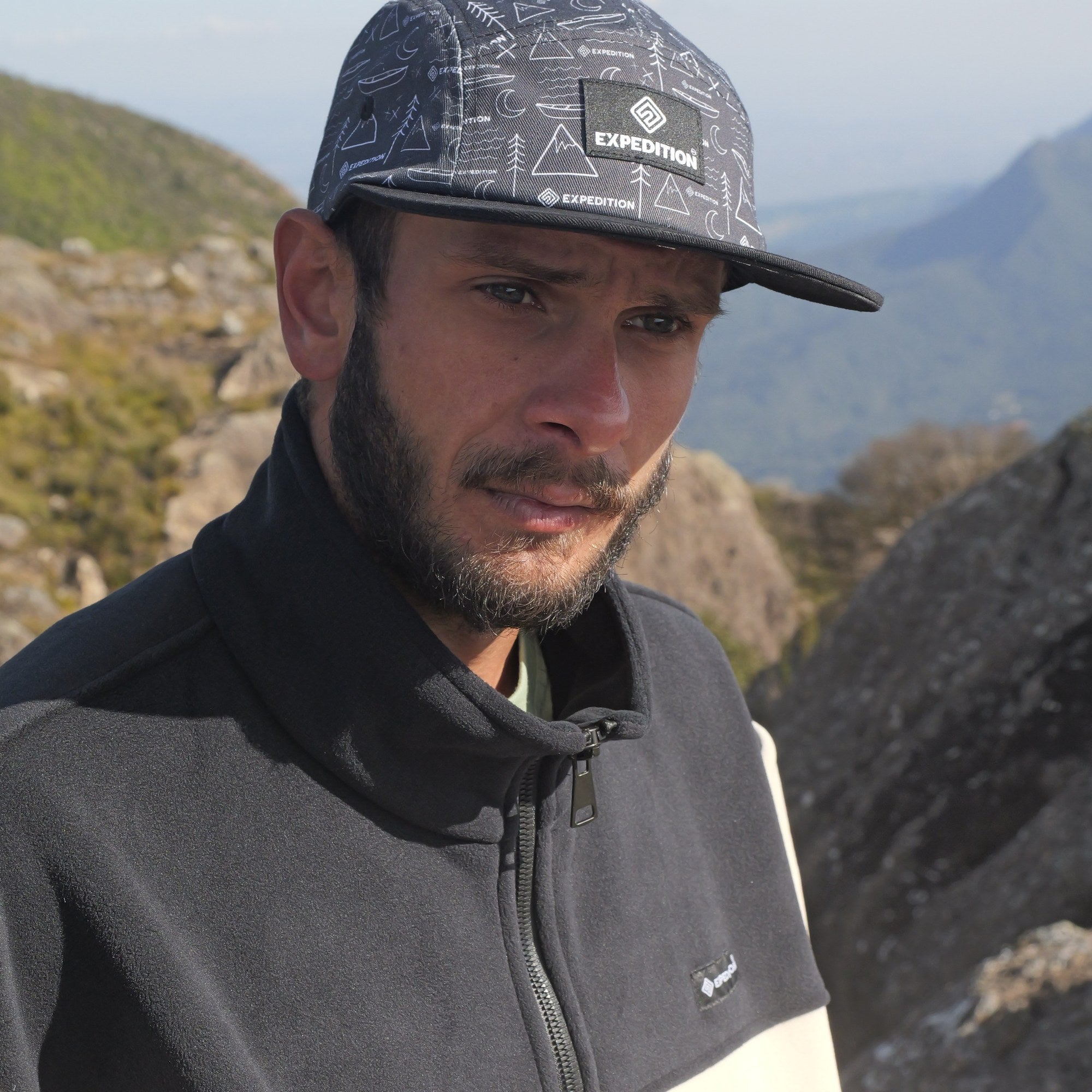 Fleece Térmica Unissex Mantiqueira Series — modelo masculino no cume